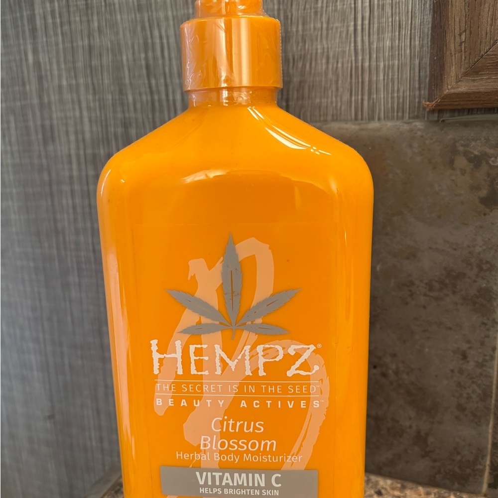 Hempz Citrus Blossom Orange Moisturizer